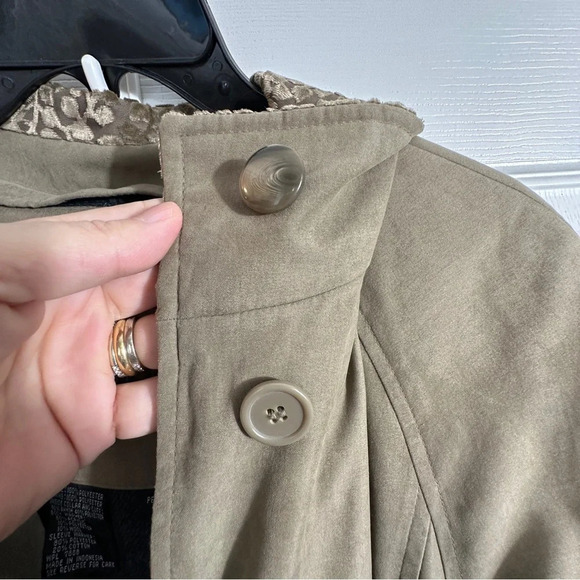 Evan Picone lined trench coat with beautiful trim, 8P, taupe, layer, fall - Picture 8 of 13